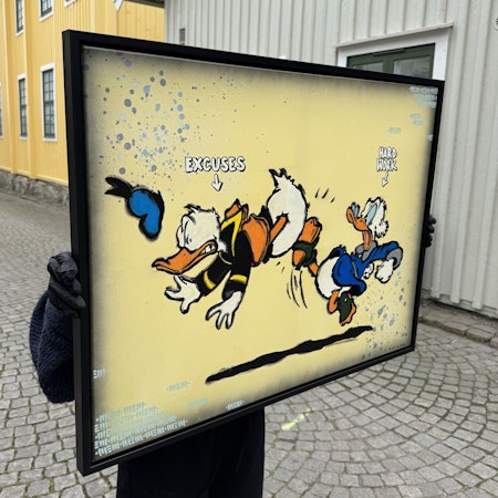 "No excuses" av Mike Blomqvist, blandteknik med sprayfärg och akryl på duk med målad träram, 64x84 cm.