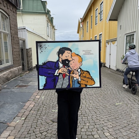 "Teamwork makes dreamwork" av Mike Blomqvist, blandteknik med sprayfärg och akryl på duk med målad träram, 64x84 cm.