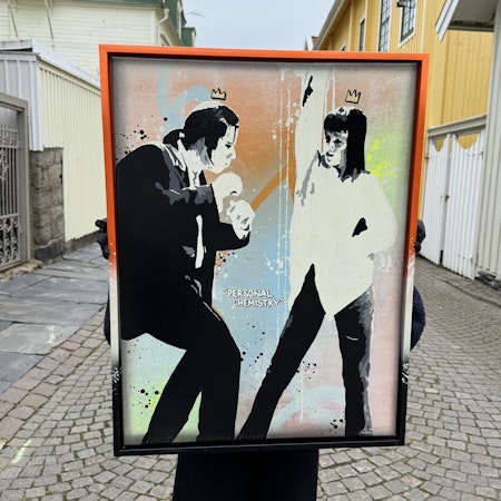 "Personal Chemistry" av Mike Blomqvist, blandteknik med sprayfärg och akryl på duk med målad träram, 64x84 cm.