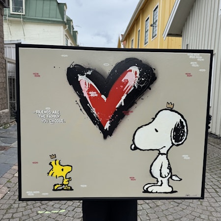 "The family you choose" av Mike Blomqvist, blandteknik med sprayfärg och akryl på duk med målad träram, 84x104 cm.