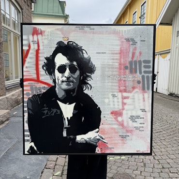 "Time You Enjoy Wasting Is Not Time Wasted" av Mike Blomqvist, blandteknik med sprayfärg och akryl på duk, 104x104 cm.