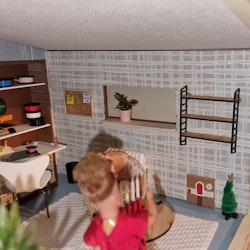 1:18 Hylla Spring med 3 hyllplan