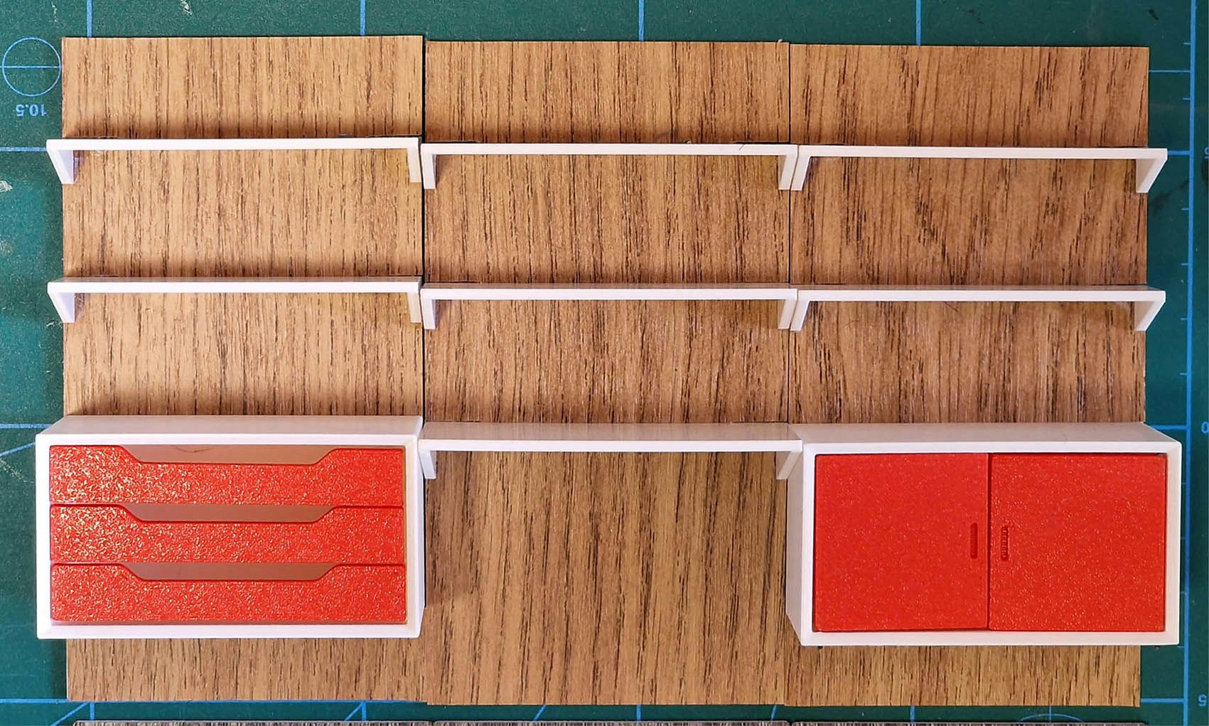 Bokhylla 3 sektioner teaky red 1:18