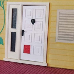 Ytterdörr med kattlucka, reservdel till Lundby front den gula