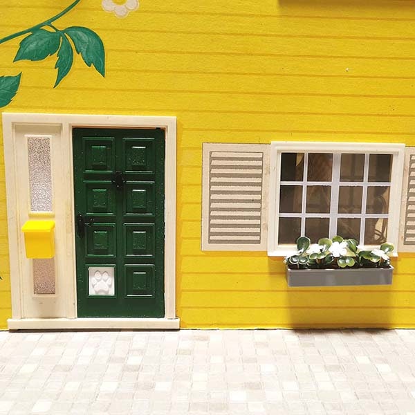 Ytterdörr med kattlucka, reservdel till Lundby front den gula