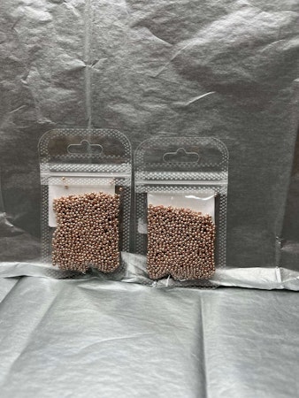 Seed beads i färgen guld