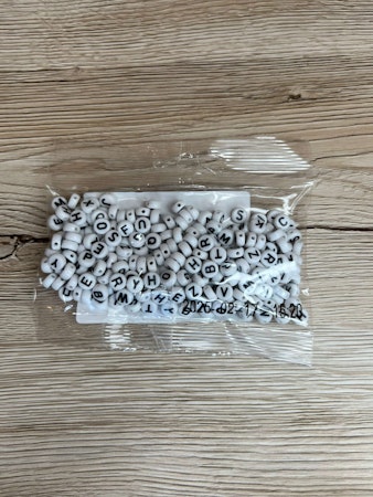 Bokstavspärlor 7,5 mm, Vit (250 st)