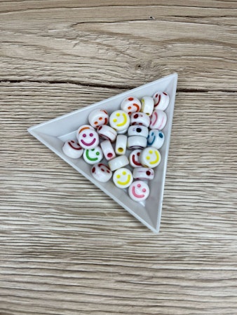 Akrylpärla Smiley 10 mm, Vit/Färgmix (25st)