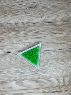 Akrylpärla facetterad opak 6 mm, Grön (50st)