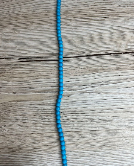 Sträng med turkos Howlite 6mm