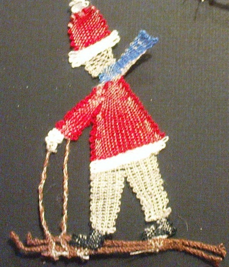 Tomte skidåkare 1997 8x6,5 cm