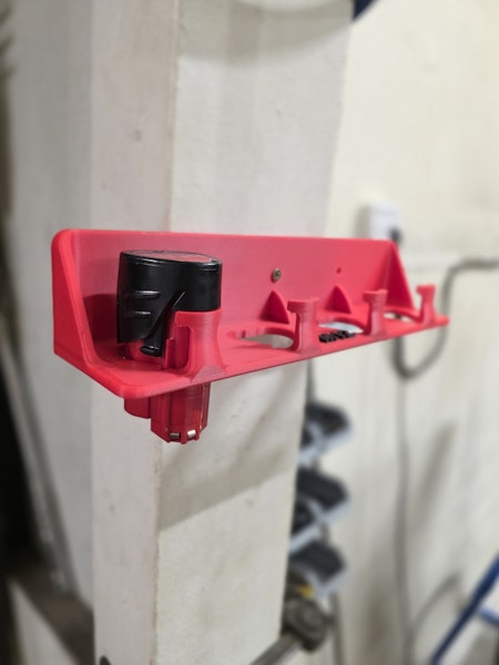 Hållare för Milwaukee M12 batterier - Organiserade batterier