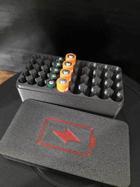 Batteriförvaringslåda för AA & AAA batterier med lock