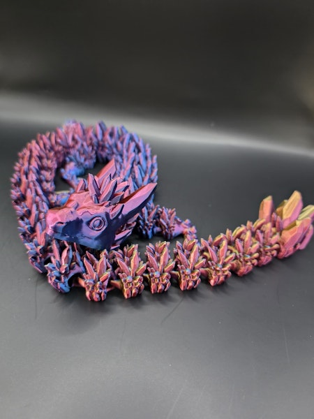 Articulated Crystal Dragon – Rörlig 3D-printad Kristalldrake