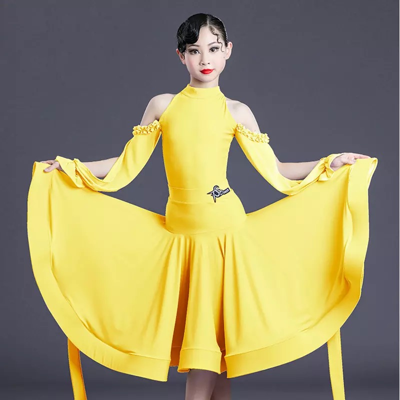 Standardklänning gul strl 160 cm