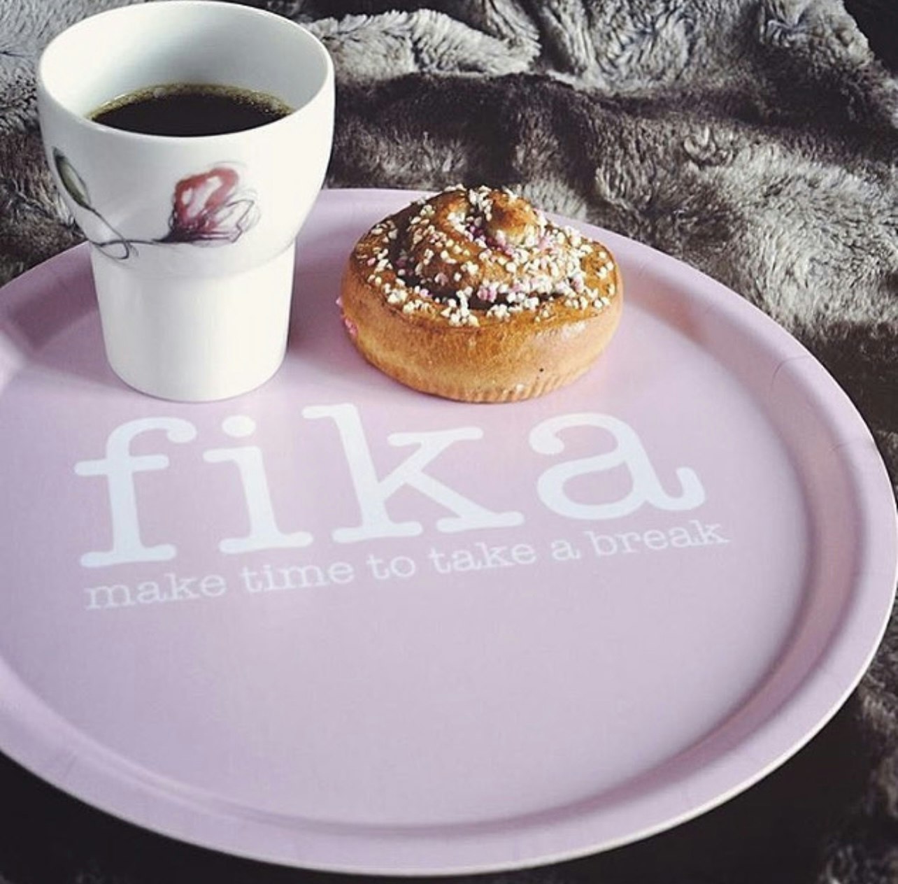 Bricka Rund Fika Rosa