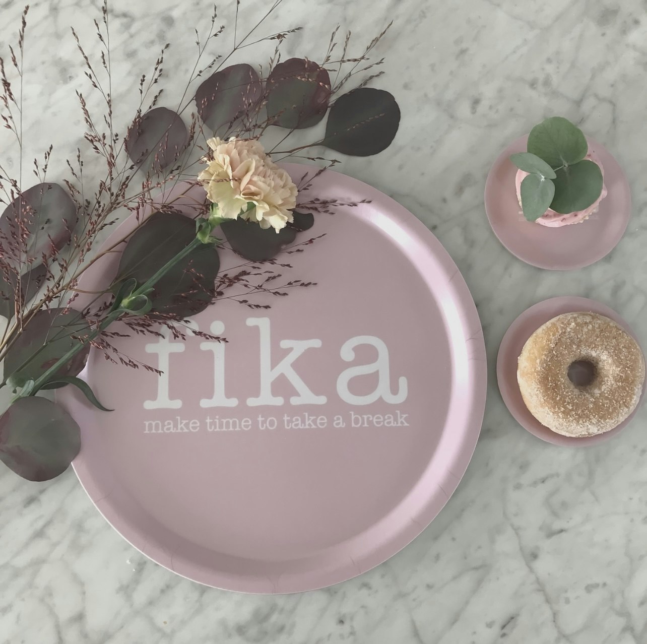 Bricka Rund Fika Rosa