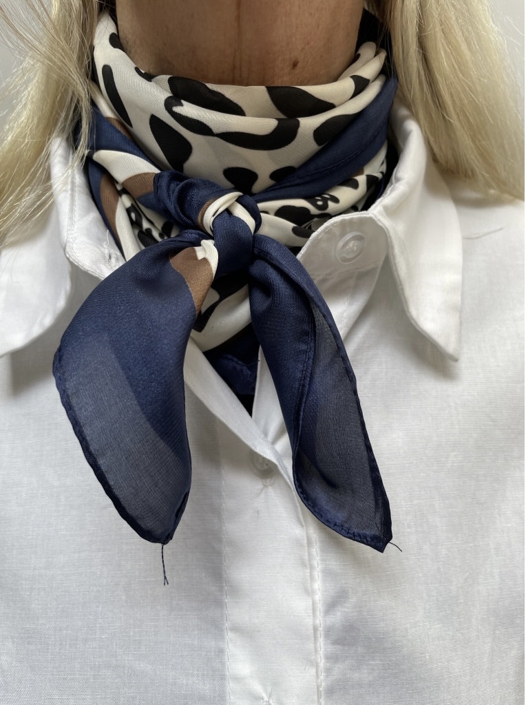 Scarves Navy Leo