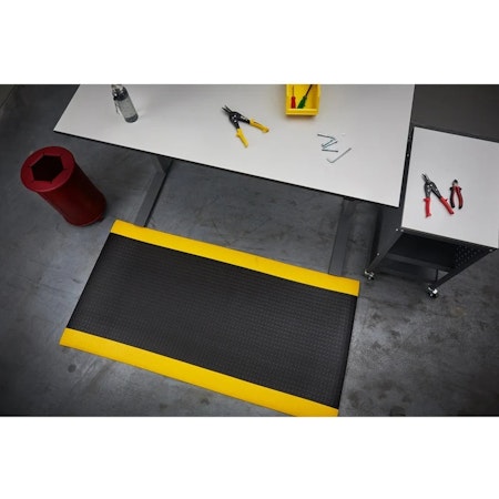 Arbetsplatsmatta Senso Coin, bredd 90 cm, svart / gul, per löpmeter