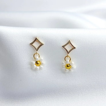 DAISY studs