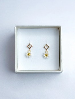 DAISY studs