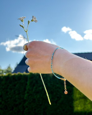 Isblå armbånd
