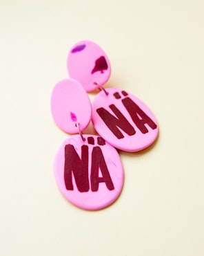 NÄ