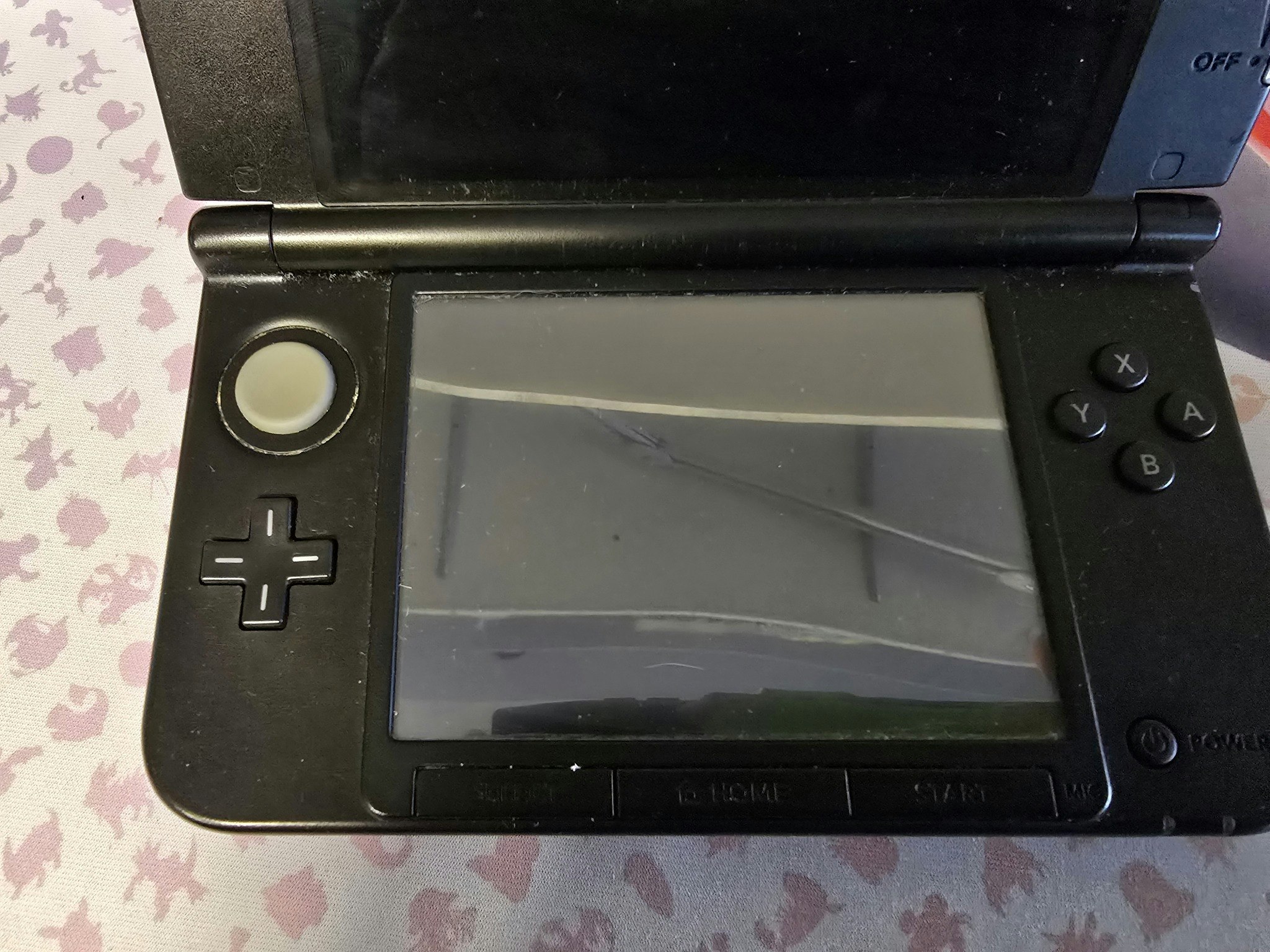 Nintendo 3DS XL Röd ( ink. Laddare, 3:e parts stylus penna )