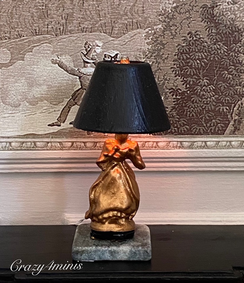 Bordslampa Golden woman