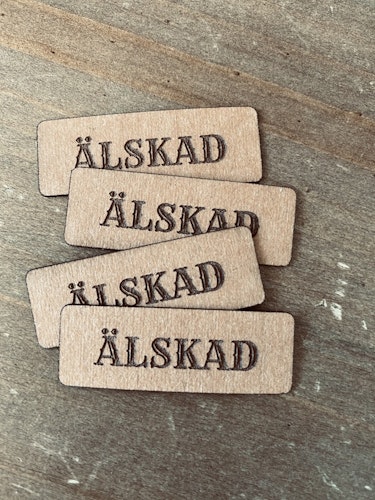 Älskad - Etikett i veganskt läder