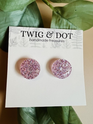 Crystal lilac studs