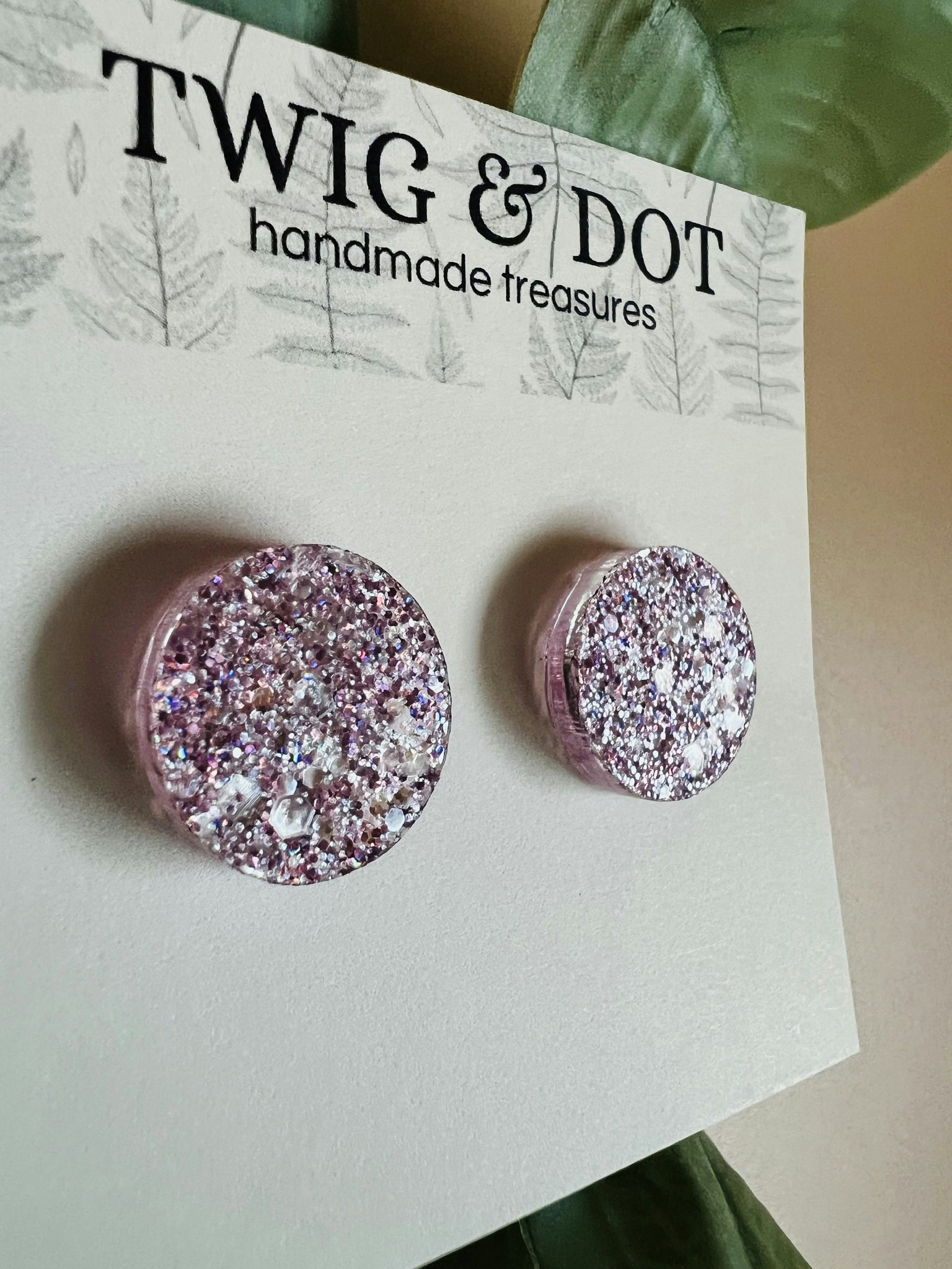 Crystal lilac studs