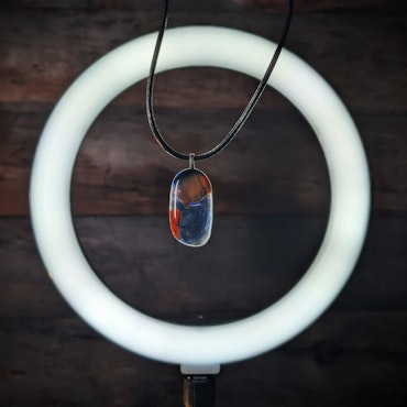 Höstglöd – Hållbart Halsband i Återvunnet Kristallglas