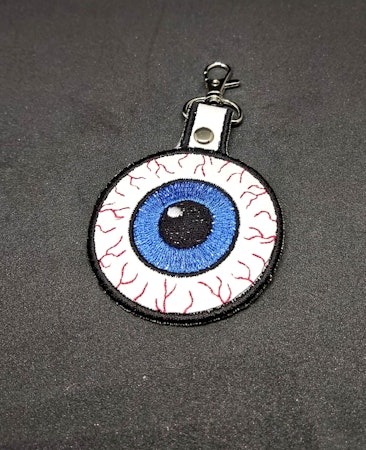 Broderad nyckelring - Eyeball