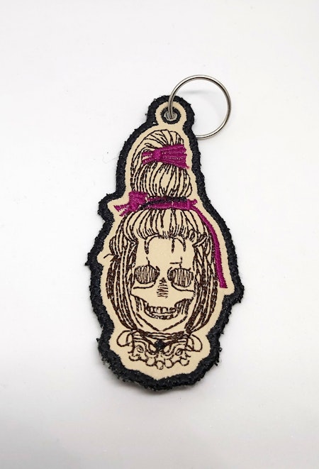 Broderad nyckelring - Voodoo head