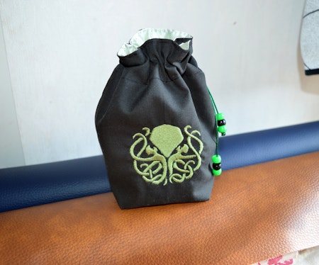 Broderad tärningspåse - Cthulhu