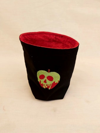 Broderad tärningspåse - Poison apple