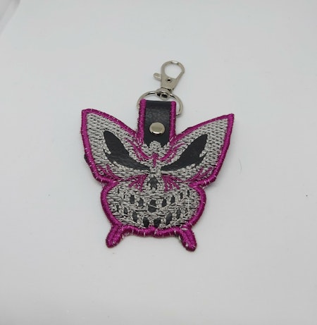 Broderad nyckelring - Skullifly