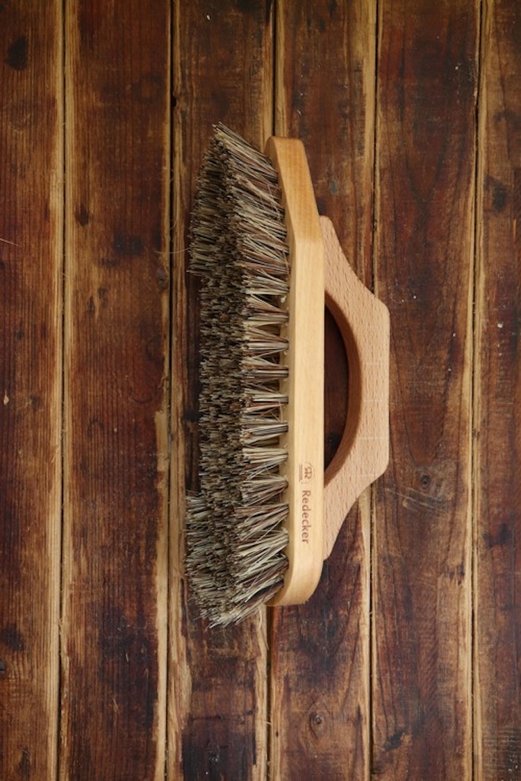 Scrubbing brush