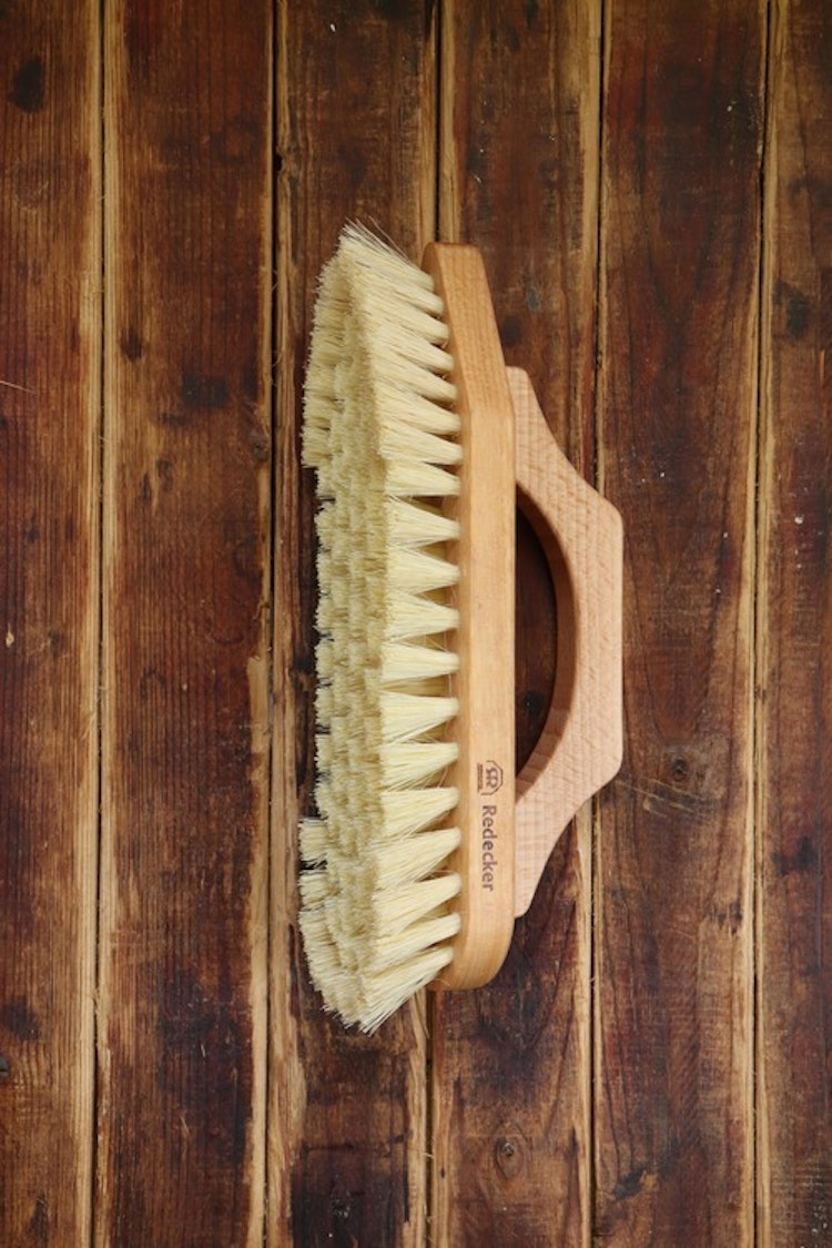 Scrubbing brush