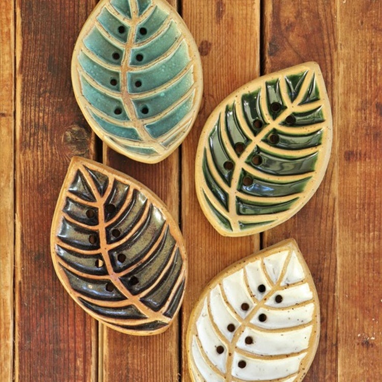 Tvålfat löv, keramik - Malin i Ratan
