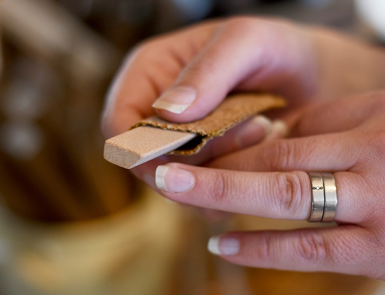 Fotfil och nagelfil av svensk sandsten