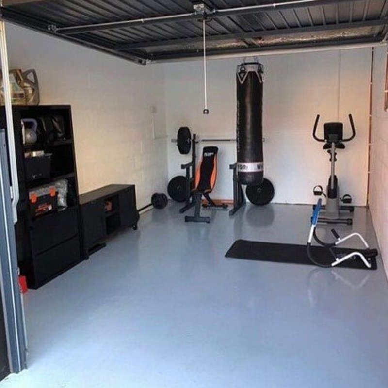Lysegråt epoxygulv | Hjemmegym
