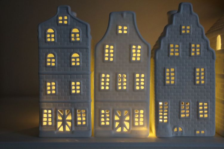 Ljushus i sett med  3 olika hus . variant 1