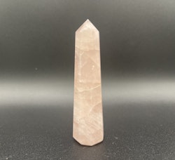 Rosenkvarts Obelisk