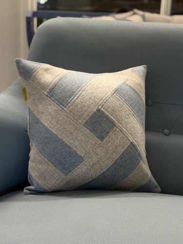 Kuddfodral – Labyrint – 45×45 cm | Remake Emmaboda