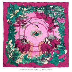 Gudinnan Frejas rosa bröstnäsduk