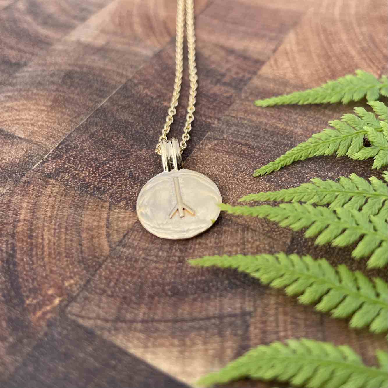 Soldiser Rune Pendant Yr Gold Necklace with Fern