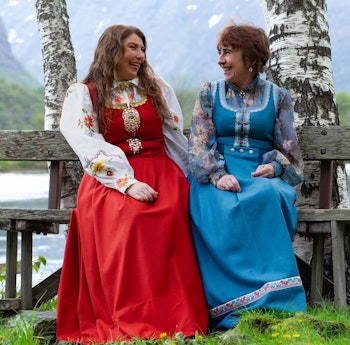 Sykurs av festdrakt på Midsund