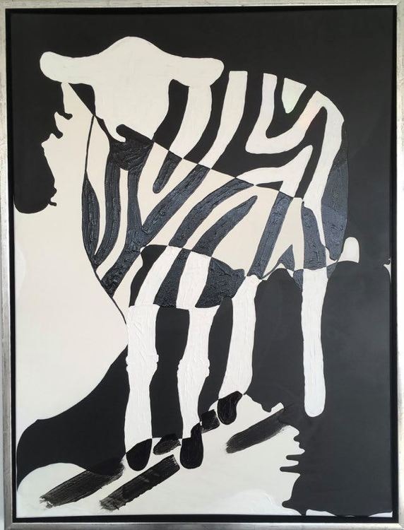 Svart/vit stilren konst. Fårtavla med zebramönster. Fårkonstnär C.Brüggmann har lekt med olika djurmotiv.